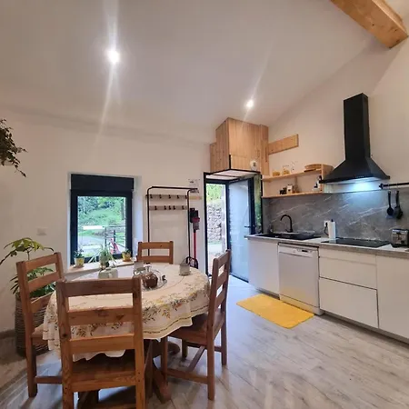 Sejour Paisible En De Charme Avec En Campagne - Fr-1-496-334