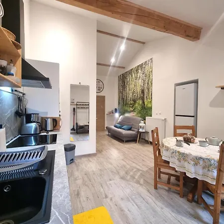 Sejour Paisible En De Charme Avec En Campagne - Fr-1-496-334 *